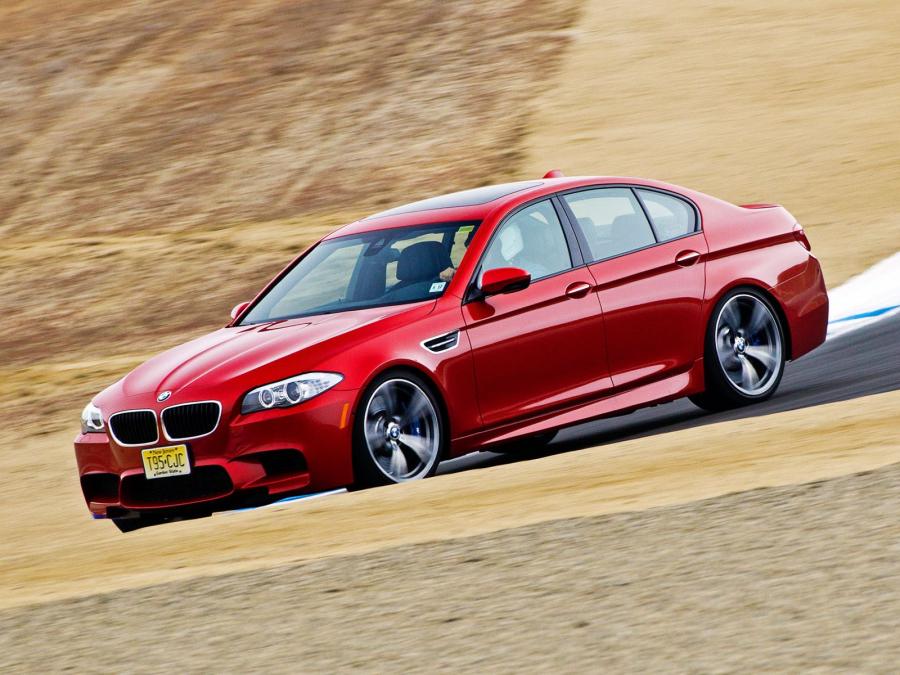  BMW M5 2011 года  (US) (фото 18 из 24)